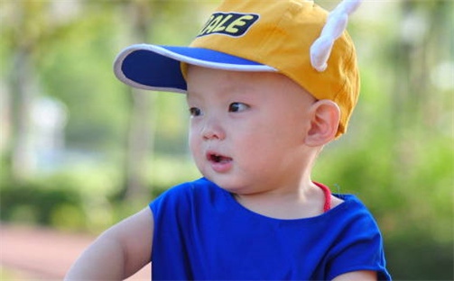 如何给2026年03月29日出生的黄姓男宝宝起个好名字？专业分析与建议