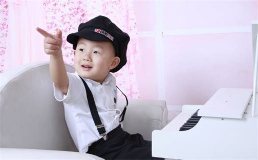 黄姓女孩子起名技巧：2026年04月12日生辰八字取名指南